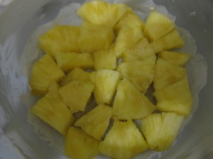 шарлотка с ананасами в микроволновке