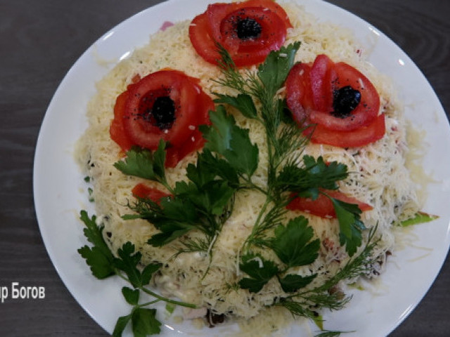 Восхитительный салат «Красные маки». Прекрасный праздничный салат из курицы и грибов 